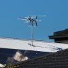 Panouri fotovoltaice montate pe acoperișul unei locuințe